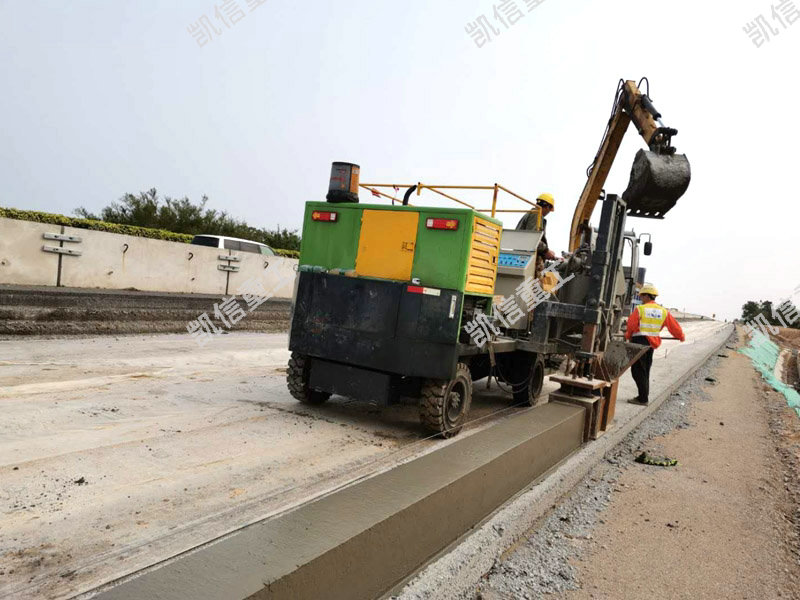 四川路肩石滑模機一次成型